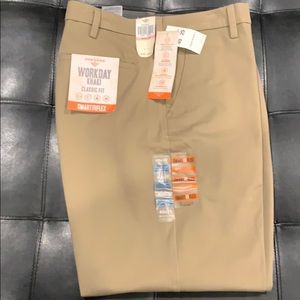 Dockers Work Day Khaki Classic Fit Smart 3…
